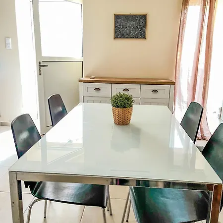 Mistral Apartment *
